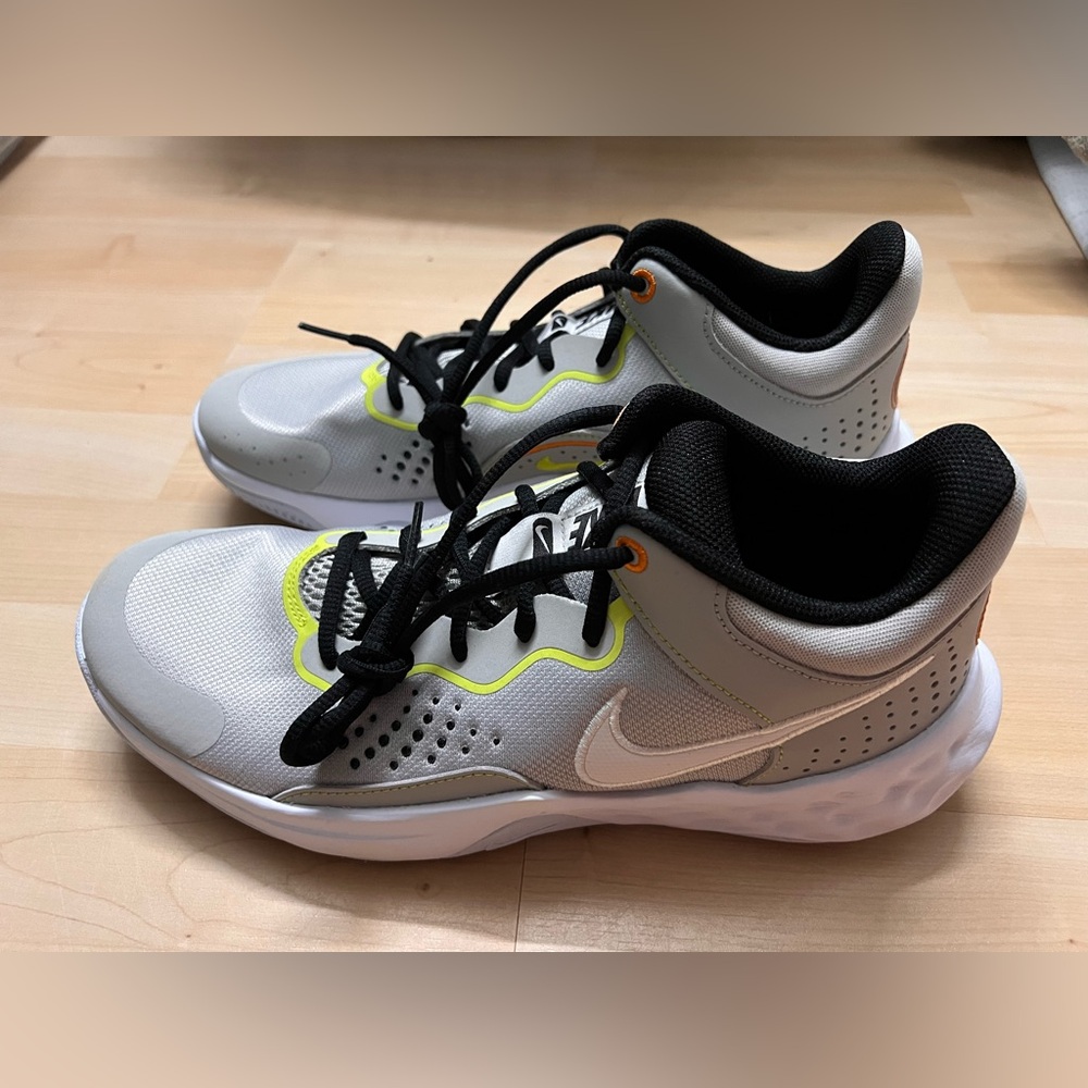 Men Nike Fly.By Mid 3 size 10